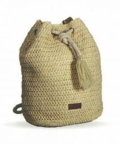Bolso mochila de colgar en ganchillo elaborado en color crema