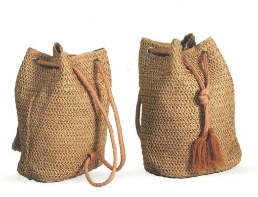  Bolso mochila de colgar en ganchillo elaborado en color marrón