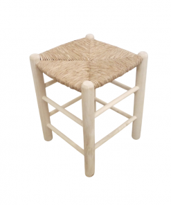Taburete cuadrado bajo de enea en madera natural